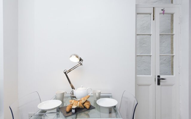 Stunning 1BR Kings Cross Flat!