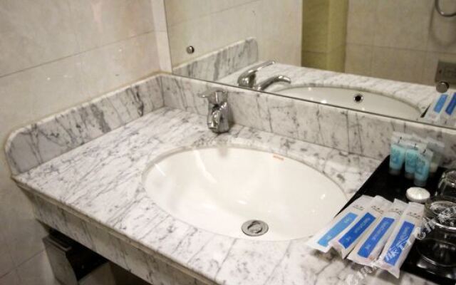 Hongtai Hotel (Weifang Railway Station)