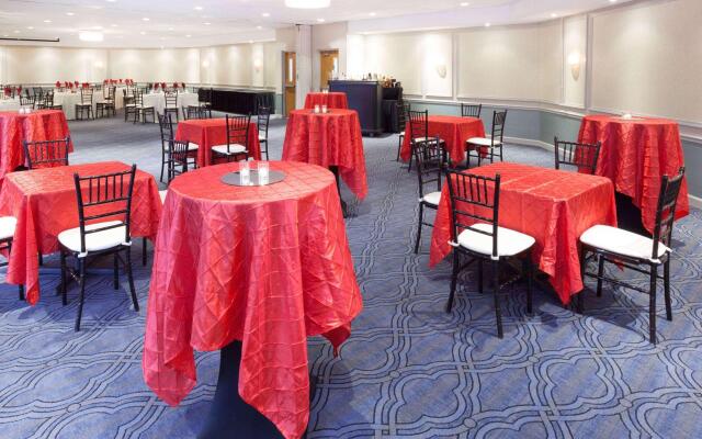 Ramada Plaza by Wyndham Chicago North Shore