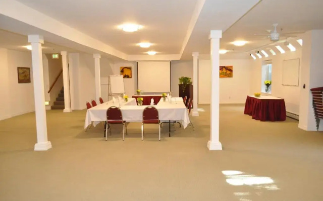 Bradley Boulder Inn