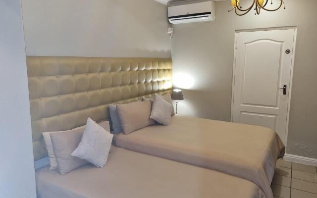 Savoy Lodge Cape Town