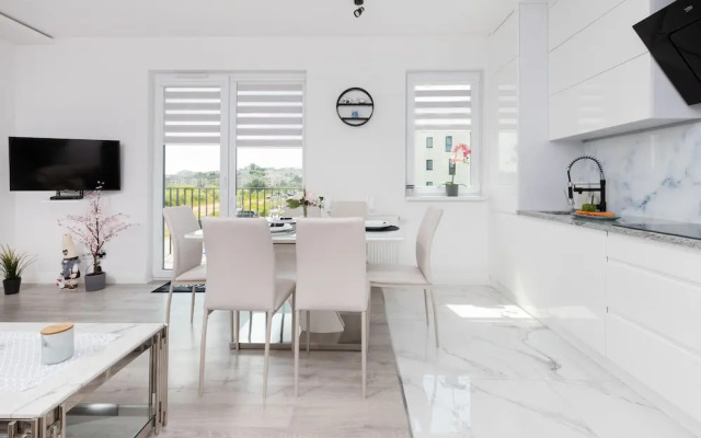 Spacious Bright Apartment by Renters