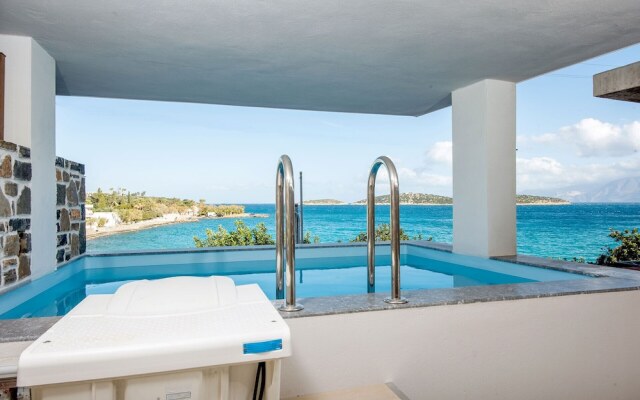 Ammos Luxury Suites