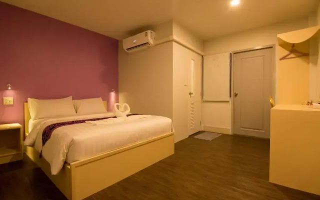 Thap Sakae Hotel
