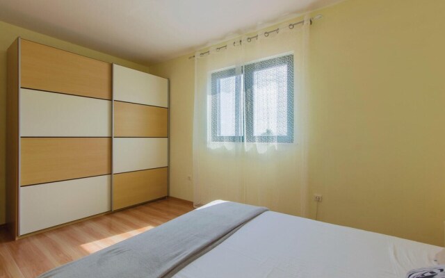 Amazing Home in Stobrec With Wifi and 4 Bedrooms