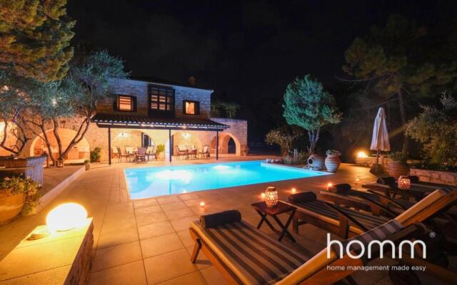 580m² homm Luxurious Seaside Residence in Syvota