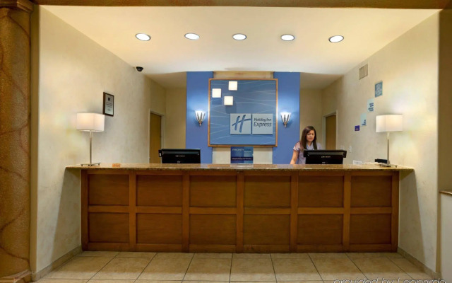 Holiday Inn Express Hotel & Suites Elgin