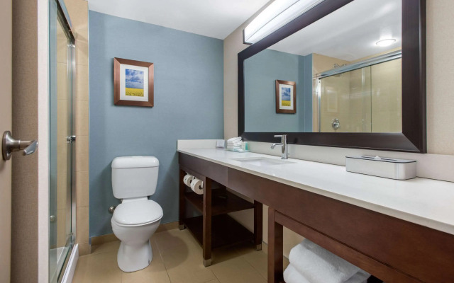 Clarion Hotel & Suites