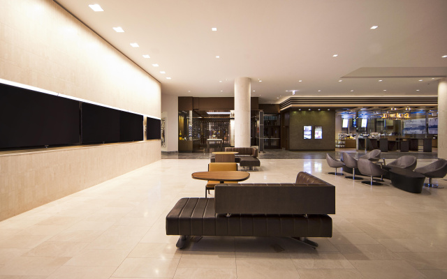 Hyatt Regency Chicago - Image 2