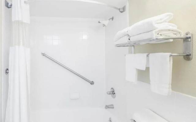 Ramada by Wyndham Clinton