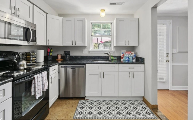 Top Rated Townhome - Our Reviews say it All. Large Discount During Pandemic. Self Checkin, Pet Friendly! Super-host Support