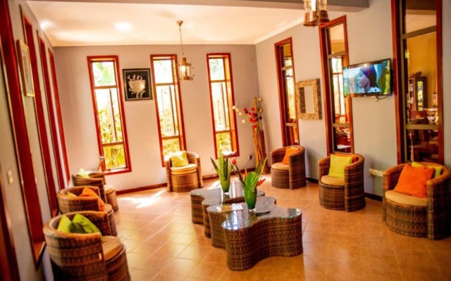 Lush Garden Business Hotel