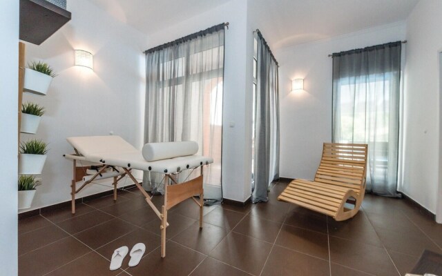 Nice Home in Skradin with Hot Tub, WiFi & 4 Bedrooms
