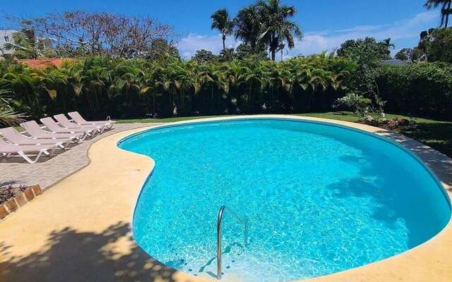 Great 4 Bedroom Getaway Villa With Large Private Pool