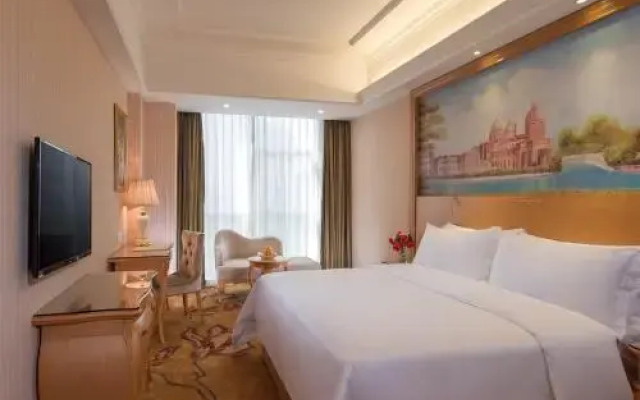 Vienna Hotel Shenzhen Baoneng City Plaza Branch