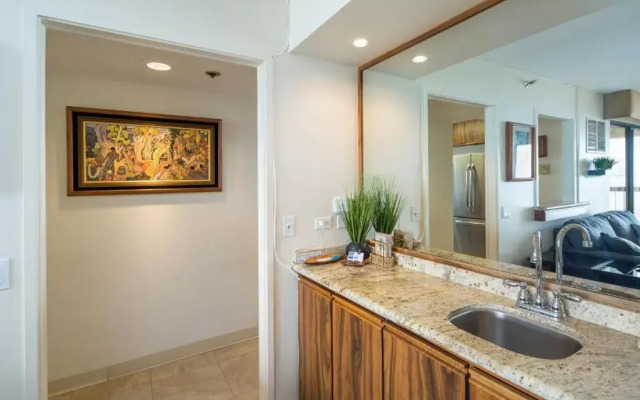 Spacious Waikiki Beach 2BR-Ocean View-Free Parking