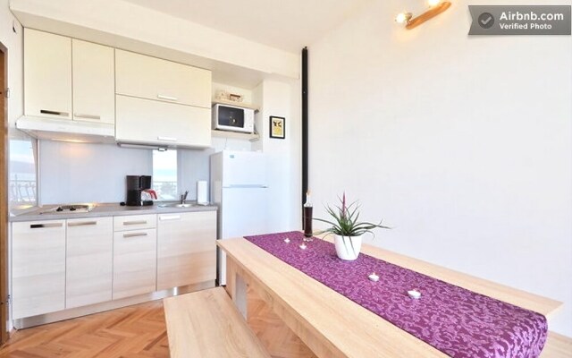 Nice and sea view apartment in Podstrana