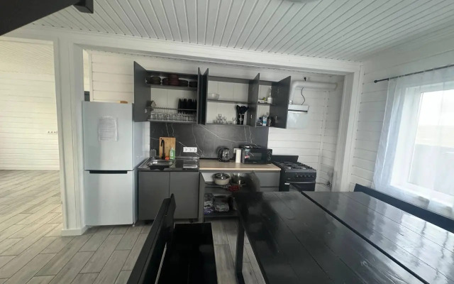 Дом у пруда