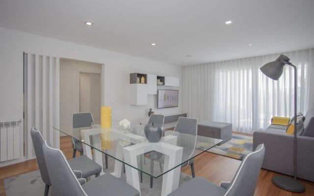 Liiiving -Luxury River View Apartment IV