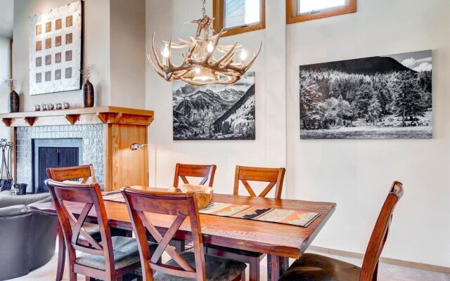 3 Bedroom Mountain Condo in Lakeside Village Near Keystone Lake with Complimentary Shuttle Service