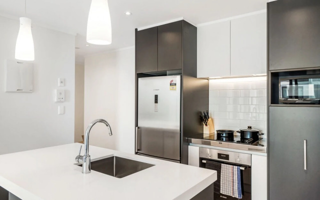 Central Auckland Modern 2 BR Apt