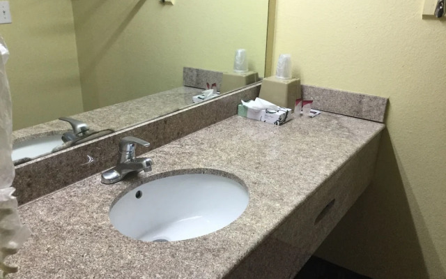 Luxury Inn and Suites Seaworld Lackland