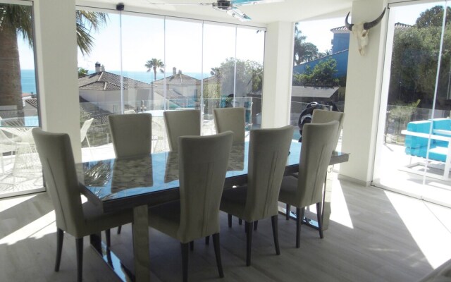 Three Palms (Adults only)