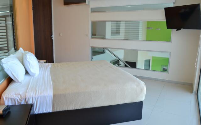 Quetzalcoatl Hotel & Suites Deluxe
