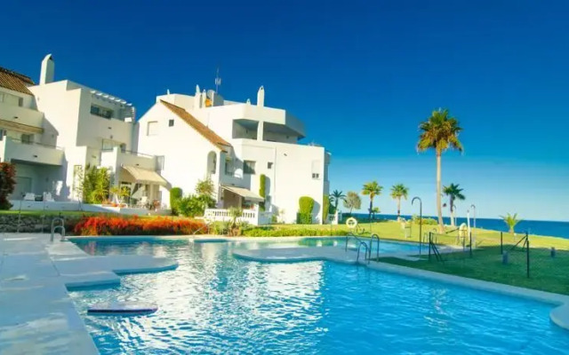 First Line House Casares del Mar