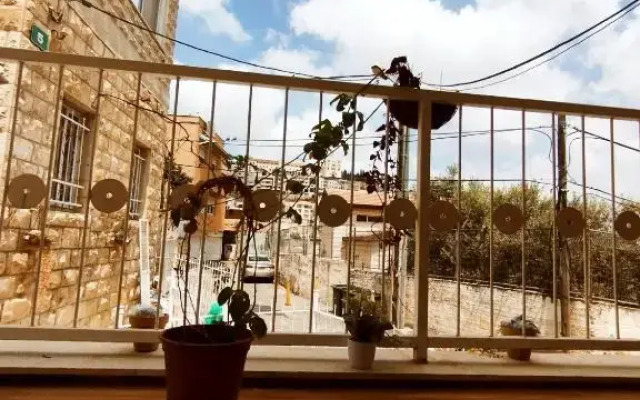 Sabbah's apartment couple