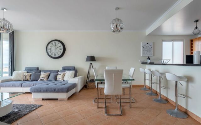 Paul Sunset Apartment