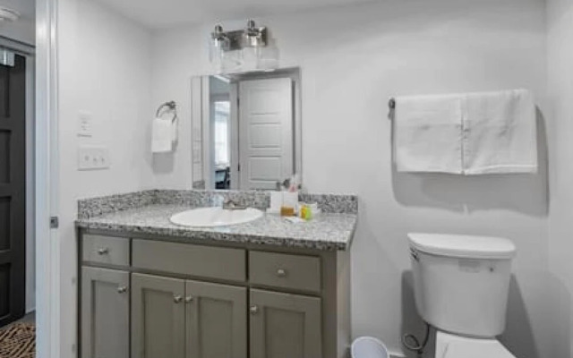 Great Location Close to Golf and Downtown