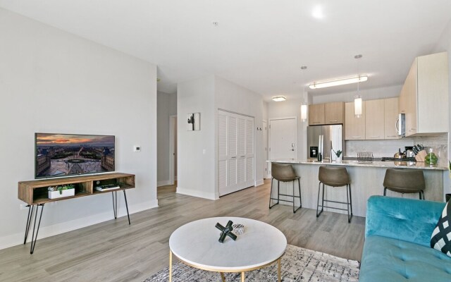 Modern Living 1BR in Warrenville