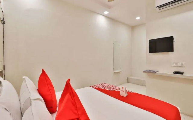 OYO 13598 Chandra Villas