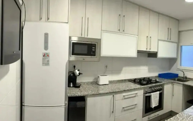 Large Apartment Near Fira and City Center