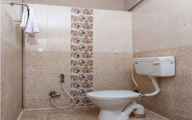 OYO 15477 New Royal Inn