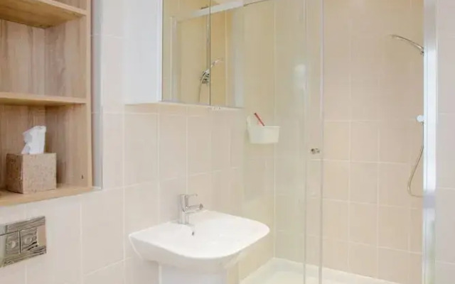 Spacious 2 Bedroom Apartment Near Canary Wharf