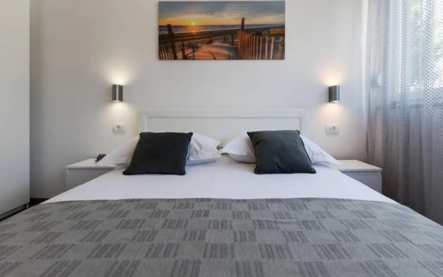 Reza Luxury Apartment