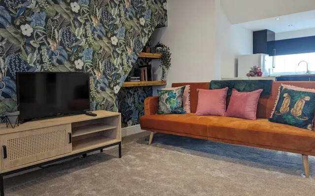 Stylish Studio, Central Bexhill, Home Comforts