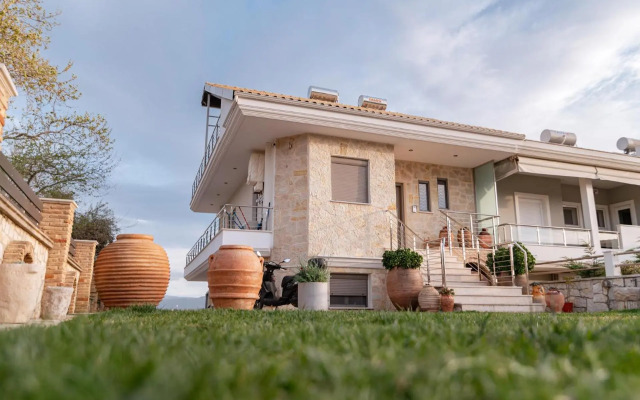 Sofita με θέα τη θάλασσα