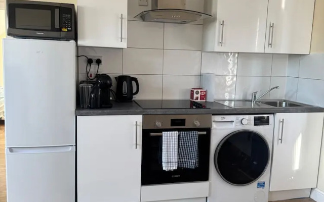 1 Bed Flat - Sleeps 3 - Parking - Wifi