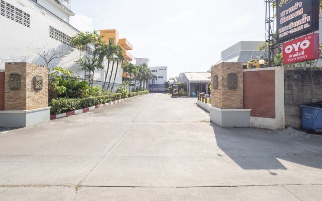 OYO 75382 Chonburi Hotel