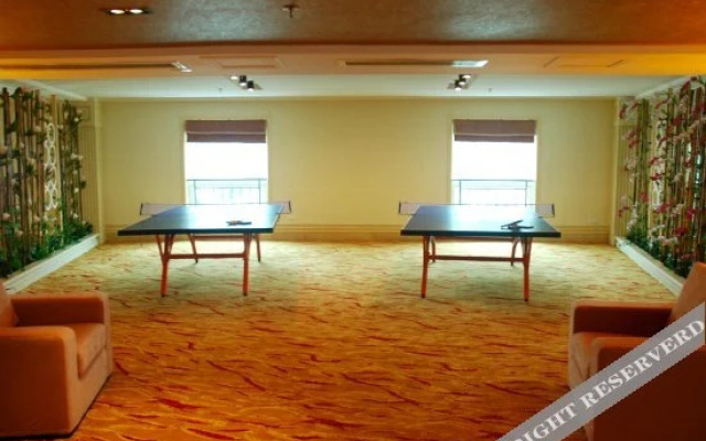 Xiangyang Oriental Hawaii Holiday Hotel
