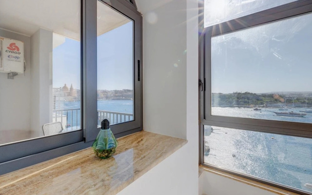 Marvellous Apartment With Valletta and Harbour Views