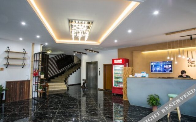 Qitun Jincheng Hotel (Diankou Bus Station)