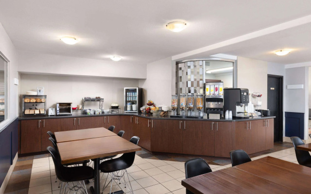 Super 8 by Wyndham St-Jerome