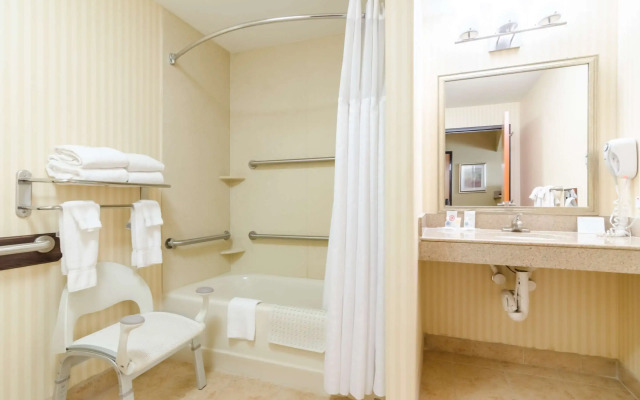 Comfort Suites Salina South