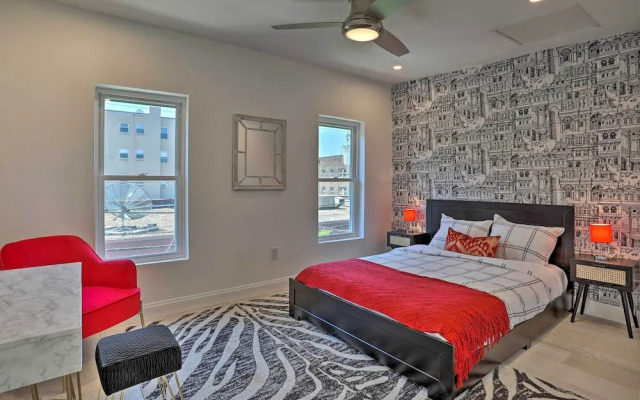 Upscale + Unique Townhome in University City!