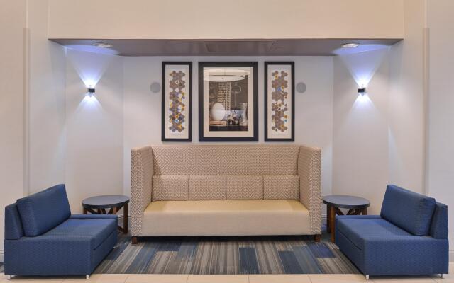 Holiday Inn Express Sacramento Airport Woodland by IHG