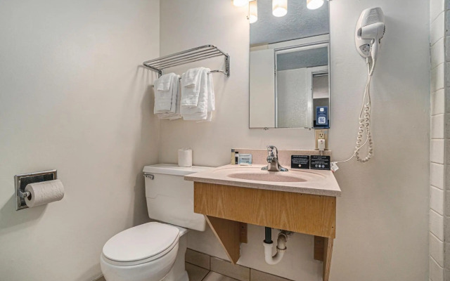 Travelodge by Wyndham Traverse City MI